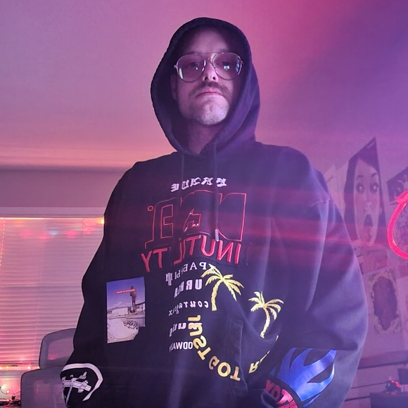 Meet your Posher, Cory - Picture 7 of 9